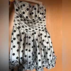 Size large poka dot short dress